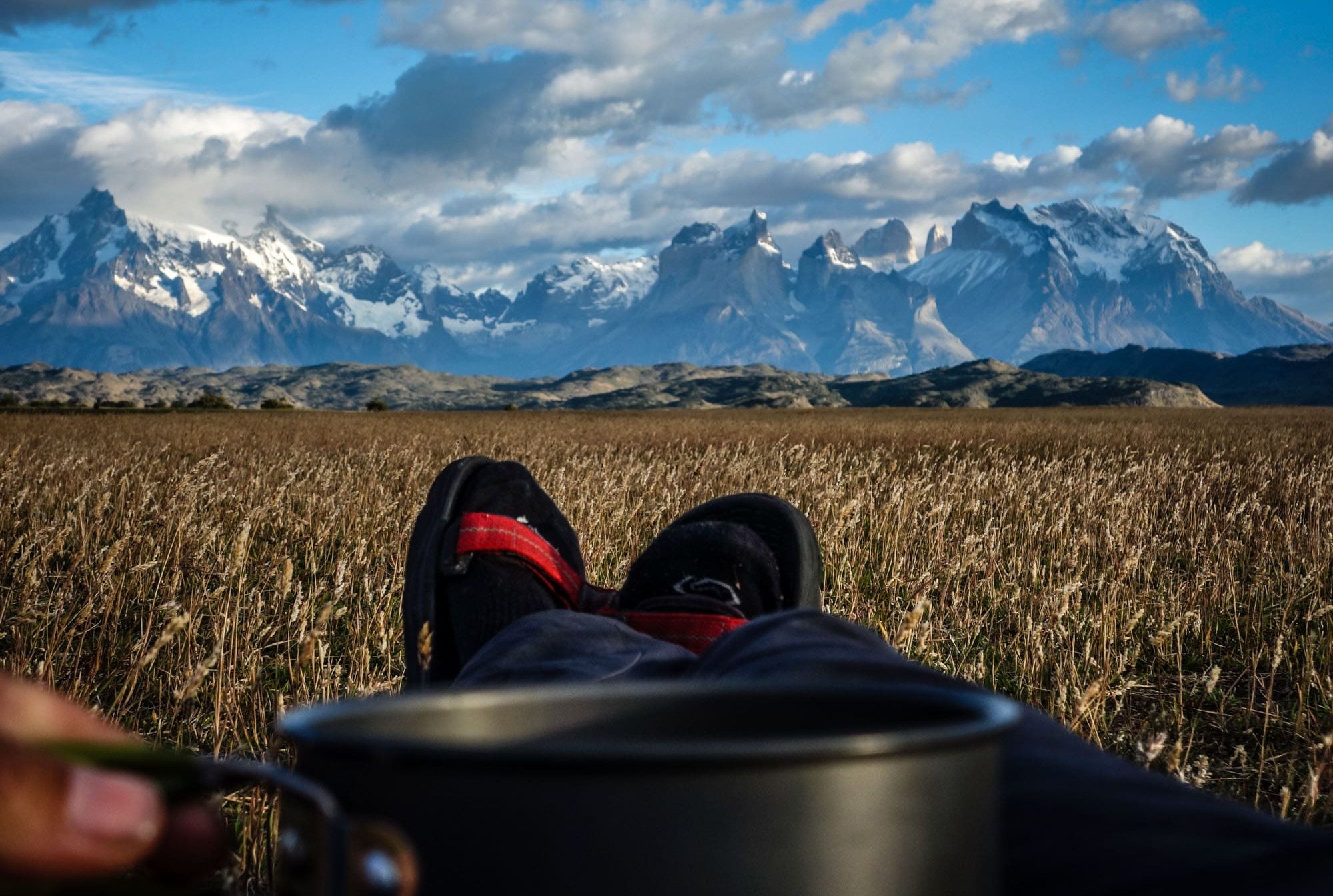 female-yeti-mountain-background-travel-blog-utazas-fooldal